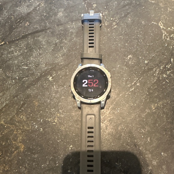 Garmin Fenix 7 - Picture 1 of 2